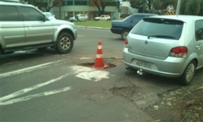 Motoristas reclamam dos prejuízos provocados pelo excesso de buracos nas ruas e avenidas de Maringá